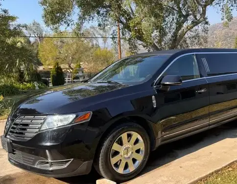 MKT BLACK LINCOLN LIMOUSINE 8 PASSENGER STRETCH LIMOUSINE